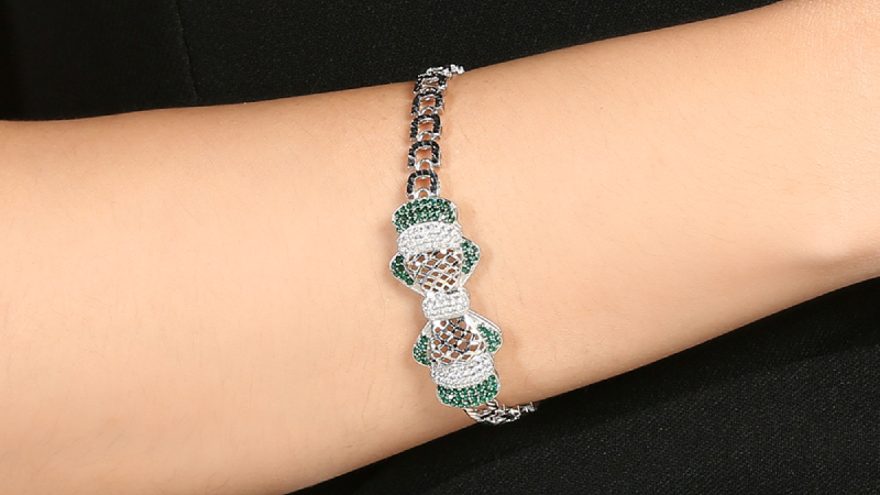 Lắc Tay AVJ.B000081 sở hữu vẻ ngo&agrave;i tinh tế